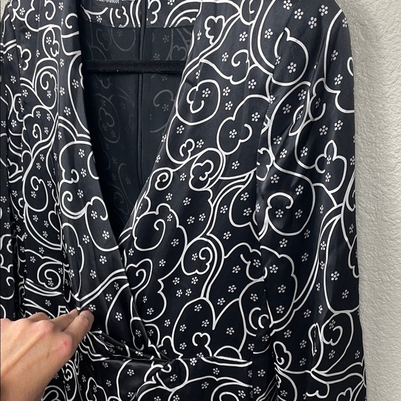 NWT Emporio Armani Black White Swirl Print Silk Dress Long Sleeve Sz 42 - Picture 4 of 14